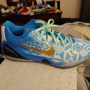 2 pairs of Kobe lX